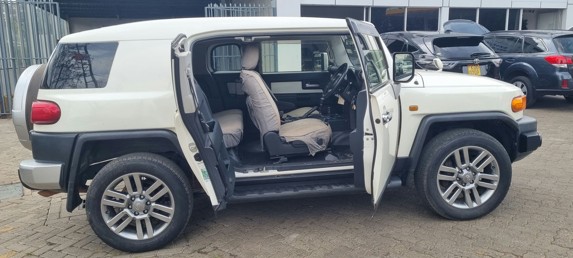 Toyota FJ Cruiser  photo 3