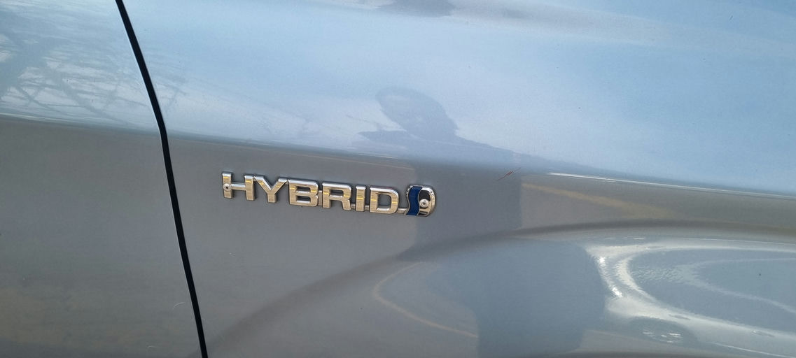 Toyota Fielder Hybrid photo 7
