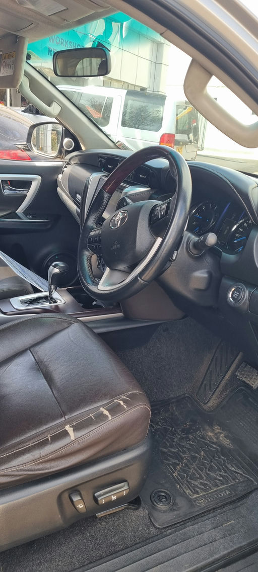Toyota Fortuner photo 6
