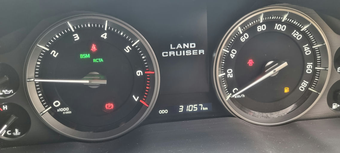Toyota Land Cruiser ZX photo 9