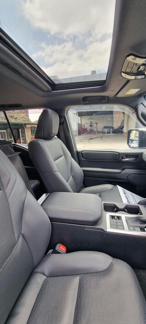 Toyota  Land Cruiser 250 VX  photo 6