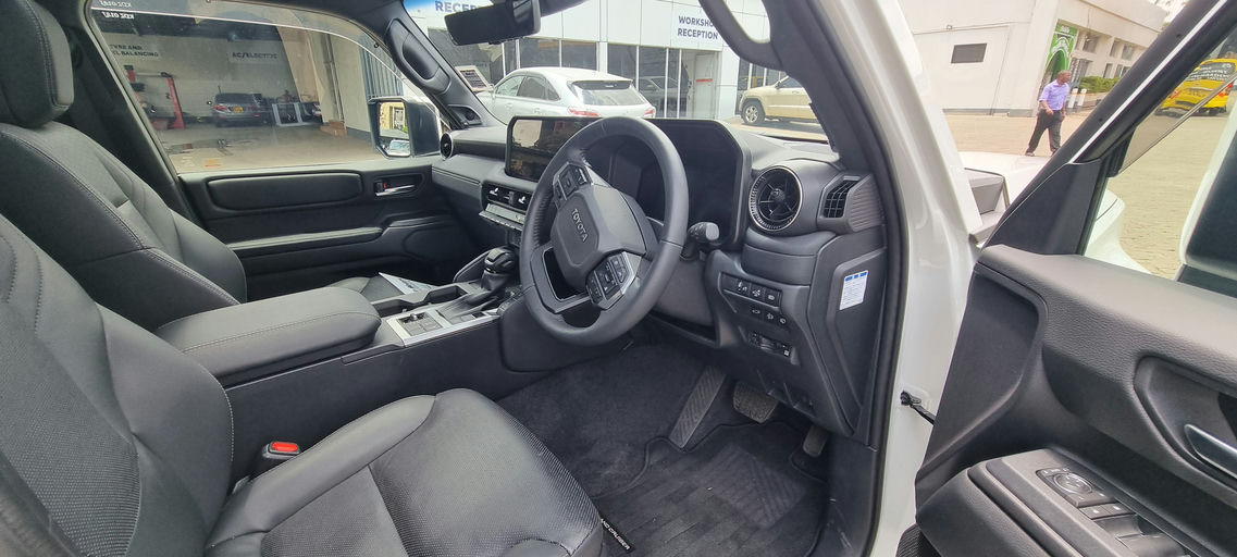 Toyota  Land Cruiser 250 VX  photo 7
